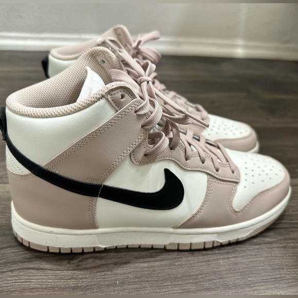 Women’s Nike Dunks - Picture 3 of 9